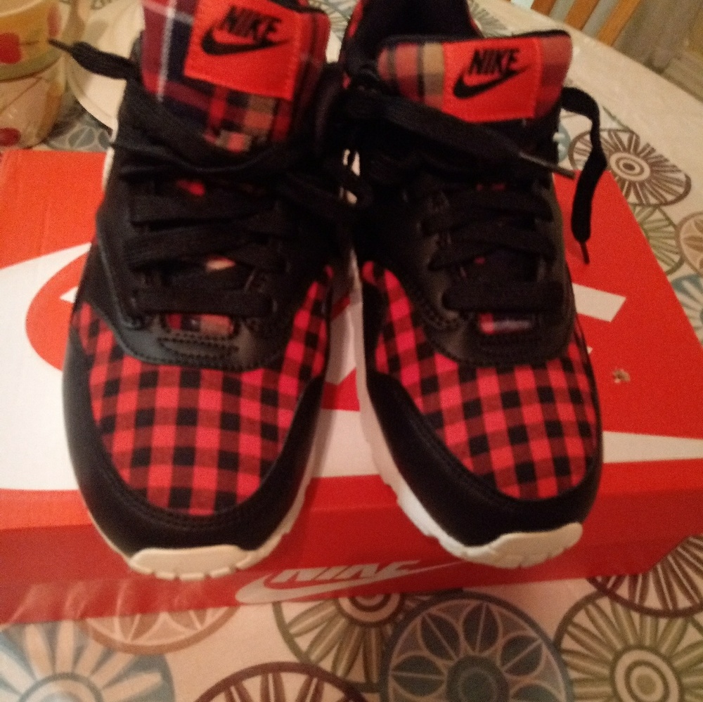 Nike Air Max 1 SE (GS) size 7